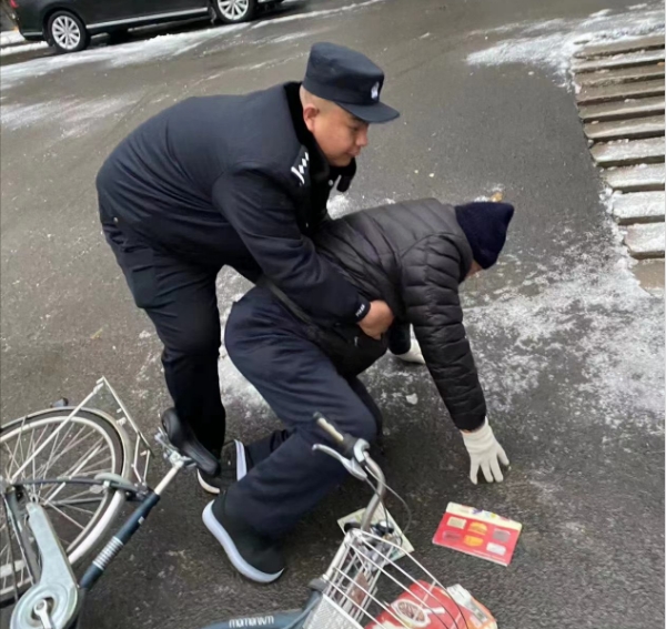 雪中暖“警” 信都公安雪中守护有“温度” 雪中暖“警” 信都公安雪中守护有“温度”