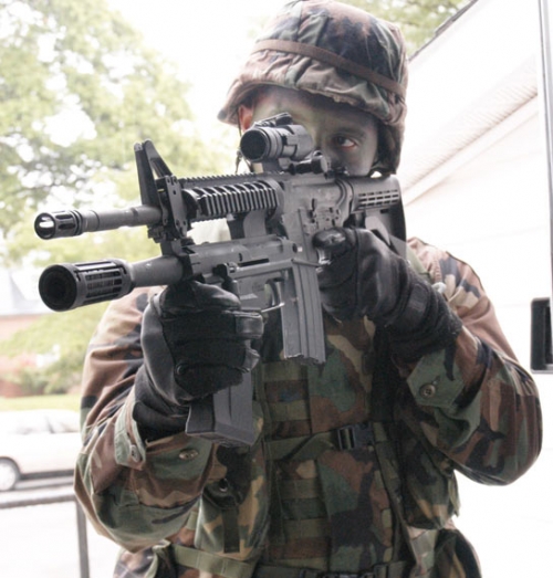 美军展示新一代M-26霰弹枪 军方将采购3.5万支