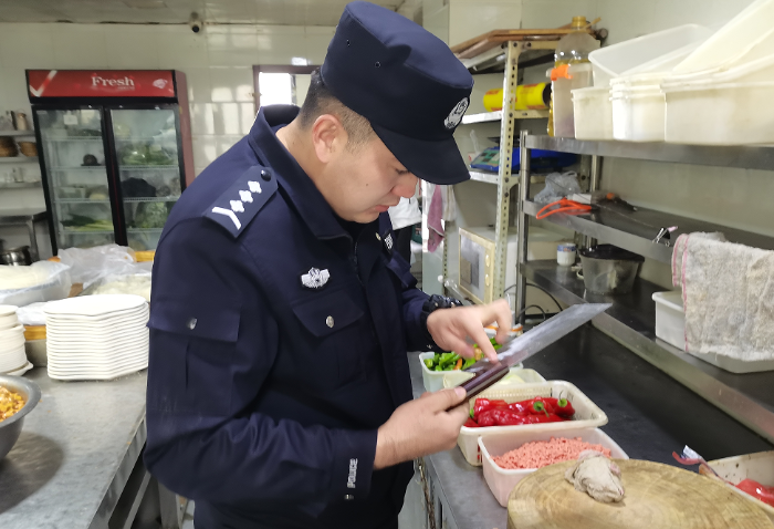 市场治安案件发案数同比下降75.6%,兵团老君庙派出所三大举措护航企业发展 市场治安案件发案数同比下降75.6%,兵团老君庙派出所三大举措护航企业发展