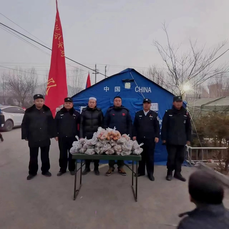 11小时黄金救援,24小时不间断巡守 这是86名特警队员的七天六夜…… 11小时黄金救援,24小时不间断巡守 这是86名特警队员的七天六夜……