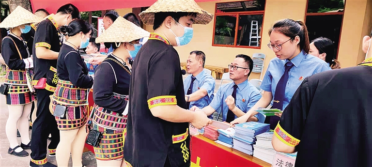 申请人生活困难......他们强化司法救助,多方位实现“暖心”“稳心” 申请人生活困难......他们强化司法救助,多方位实现“暖心”“稳心”