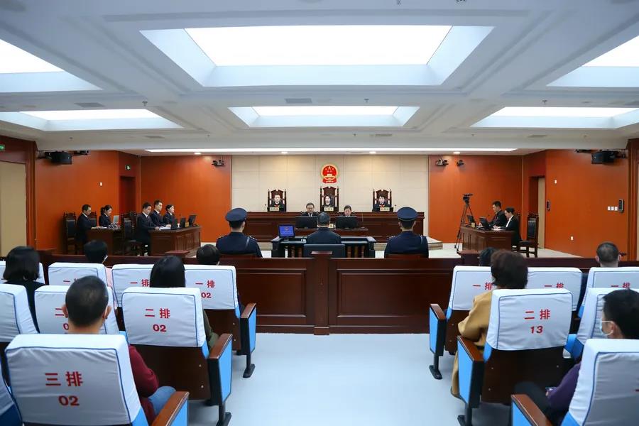 山西省原副省长、省公安厅原厅长刘新云受贿、滥用职权一案一审开庭